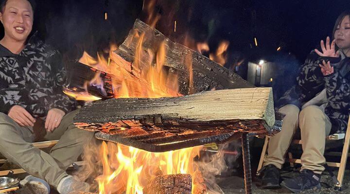 夜はキャンプファイヤー
